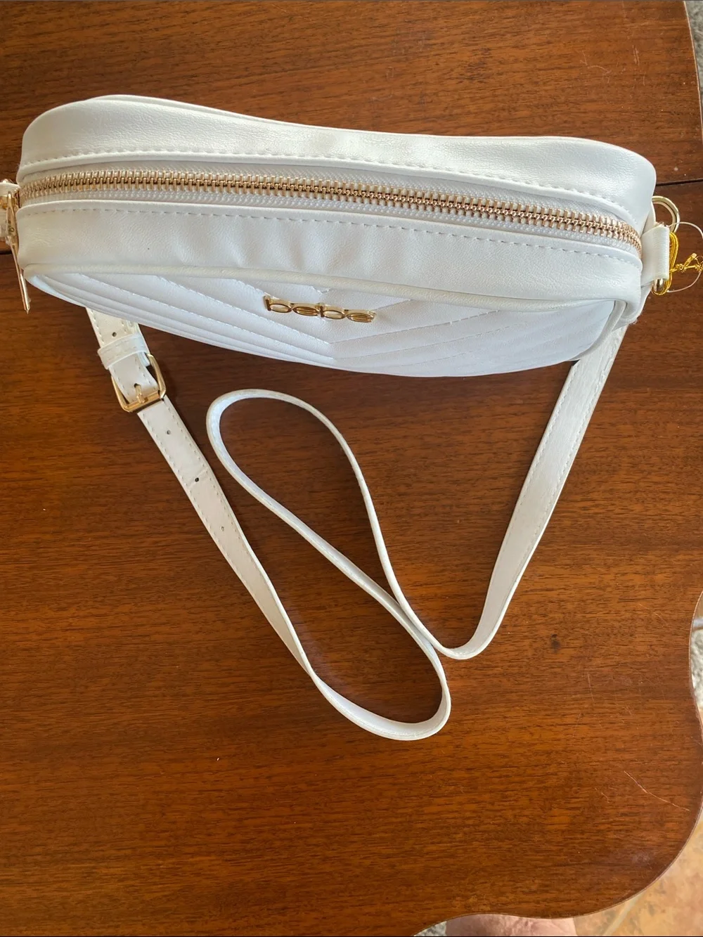 bebe , Los Angeles,White Quilted Crossbody with Gold Chain Accents - Picture 4 of 12